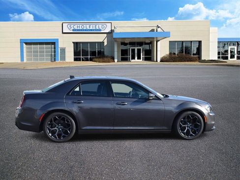 Used 2020 Chrysler 300 S w/ 300S Premium Group image 2