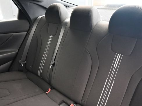 Certified 2025 Hyundai Elantra Sport FWD image 19