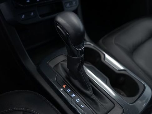 Used 2022 Chevrolet Colorado Z71 w/ Z71 Midnight Edition AWD/4WD image 26