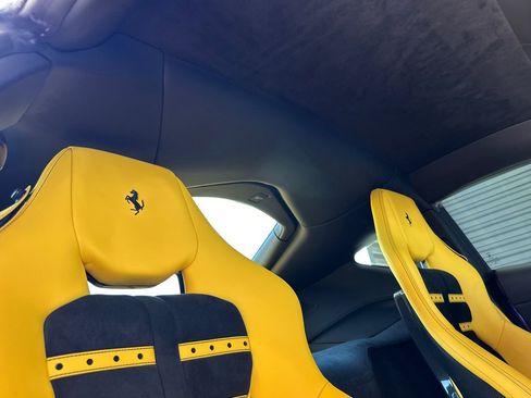 Used 2020 Ferrari 812 Superfast RWD image 17