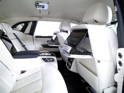 Certified 2024 Rolls-Royce Phantom Sedan RWD image 31