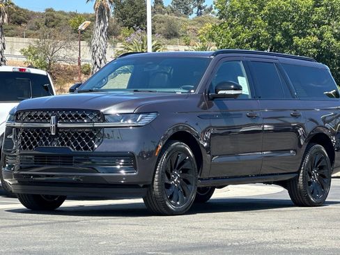 New 2026 Lincoln Navigator L Reserve w/ Jet Appearance Package AWD/4WD image 7