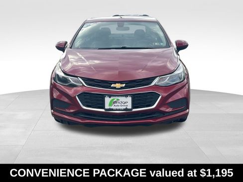 Used 2018 Chevrolet Cruze LT w/ Convenience Package FWD image 2