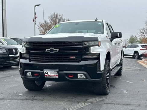Used 2021 Chevrolet Silverado 1500 LT Trail Boss w/ Convenience Package II image 2