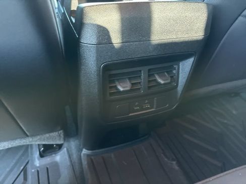 Used 2024 Chevrolet Colorado Z71 w/ Z71 Convenience Package 2 AWD/4WD image 27