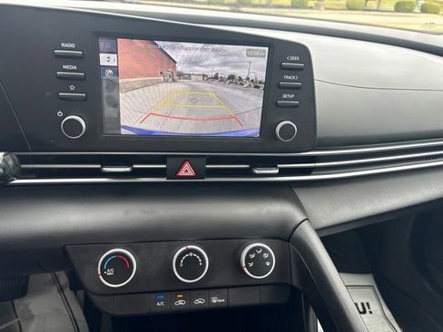 Used 2026 Hyundai Elantra SE FWD image 16