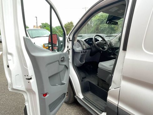 Used 2018 Ford Transit 250 130 Low Roof RWD image 26