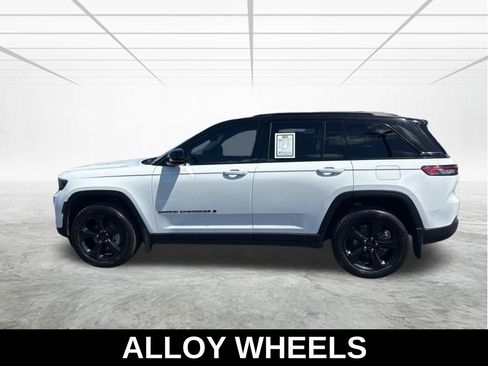 Used 2023 Jeep Grand Cherokee Limited w/ Luxury Tech Group II image 8