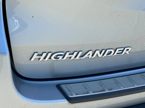 Used 2018 Toyota Highlander XLE AWD/4WD image 27