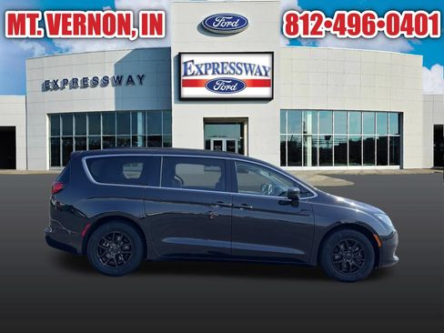 Used 2020 Chrysler Voyager Lxi FWD image 5