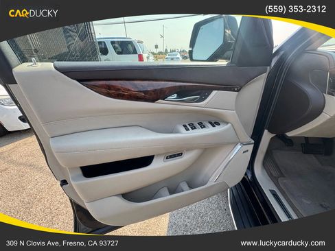 Used 2015 Cadillac Escalade Luxury image 10