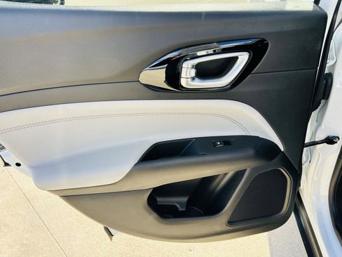 Used 2022 Jeep Compass Limited image 23