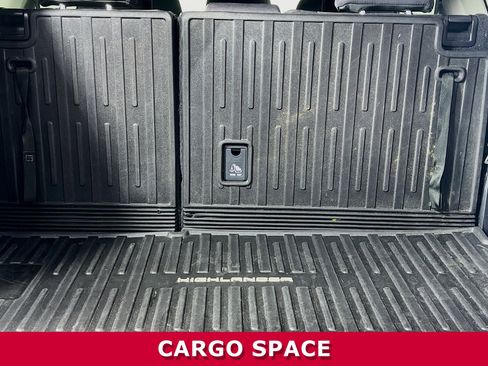 Used 2024 Toyota Highlander LE image 24