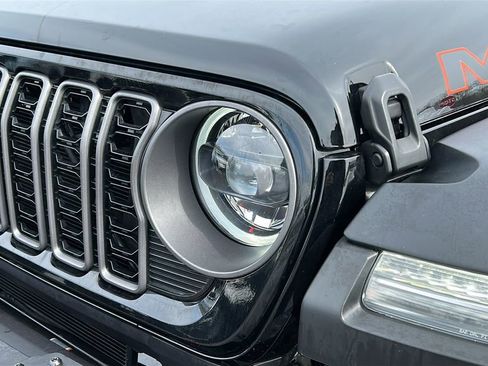 Used 2024 Jeep Gladiator Mojave w/ Technology Group image 5