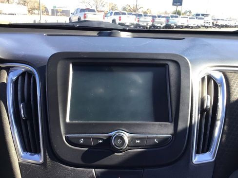 Used 2018 Chevrolet Malibu LT image 18