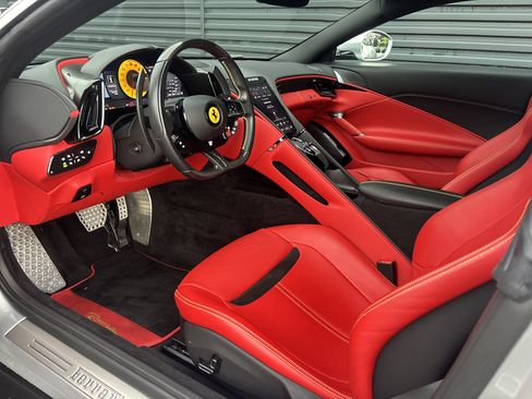Used 2022 Ferrari Roma RWD image 2