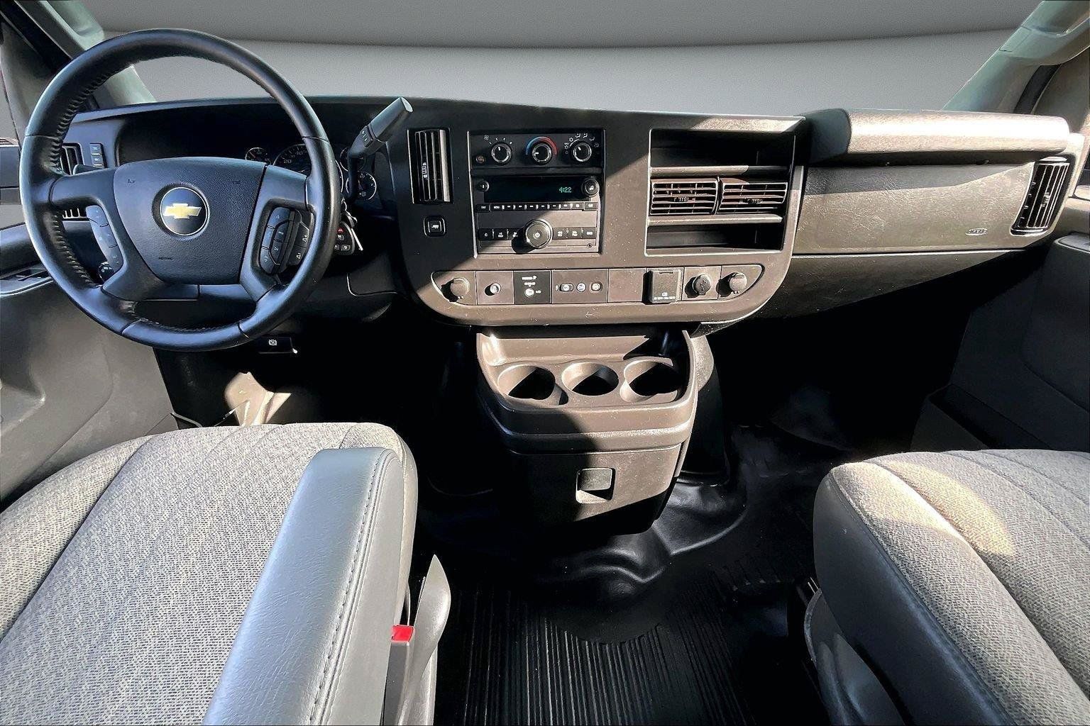 Used 2021 Chevrolet Express 3500 w/ Driver Convenience Package RWD image 9
