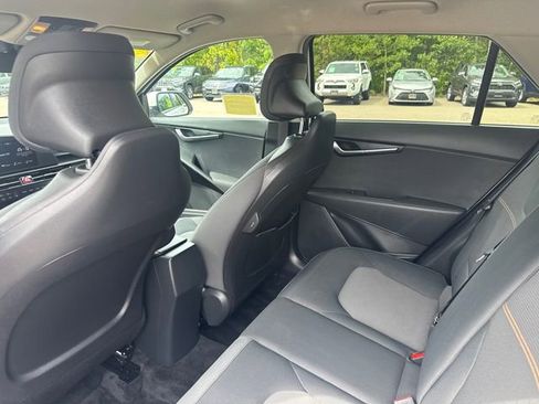 Used 2023 Kia Niro LX image 18