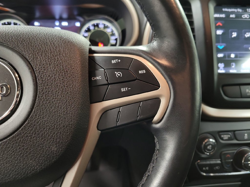 Used 2018 Jeep Cherokee Limited AWD/4WD image 26
