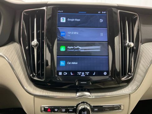 Used 2023 Volvo XC60 B5 Plus image 9