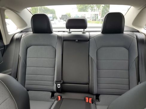 Used 2025 Volkswagen Jetta SE w/ Sunroof Package FWD image 11