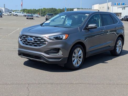 Certified 2023 Ford Edge Titanium AWD/4WD image 3