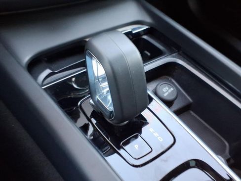 Certified 2025 Volvo XC60 B5 Plus image 23