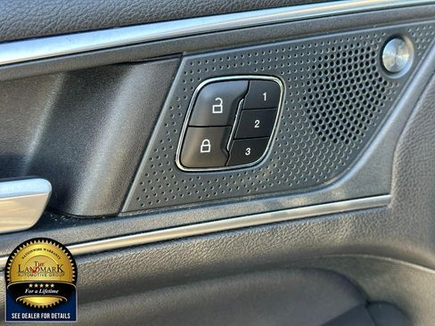 Used 2023 Ford Edge Titanium image 9