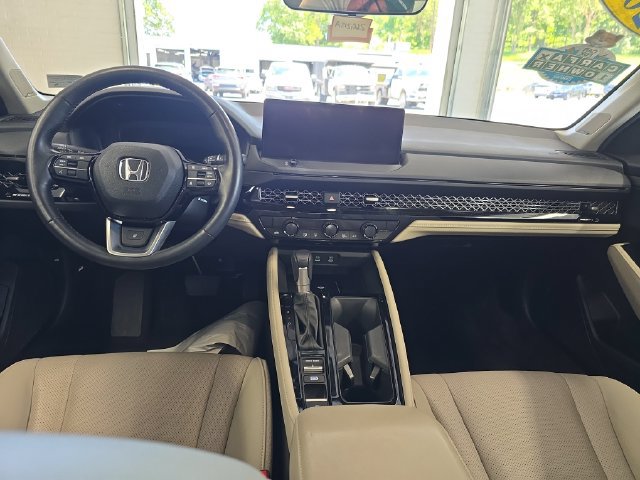 Used 2025 Honda Accord Touring image 11