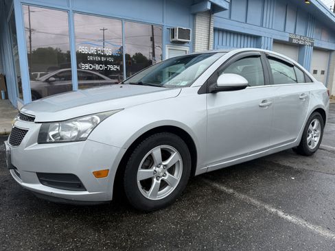 Used 2014 Chevrolet Cruze LT FWD image 1