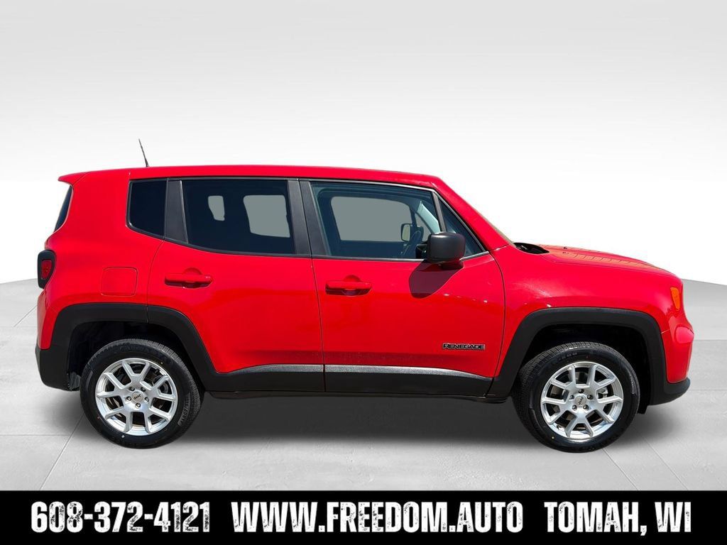 Used 2023 Jeep Renegade Latitude AWD/4WD image 6