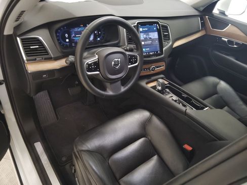 Used 2023 Volvo XC90 B6 Core w/ Protection Package Premier image 4