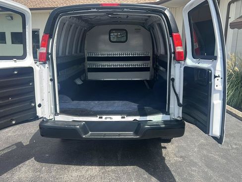 Used 2018 Chevrolet Express 2500 RWD image 8