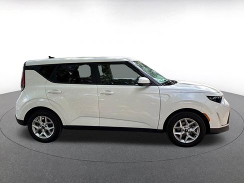 Used 2025 Kia Soul LX w/ LX Technology Package FWD image 14