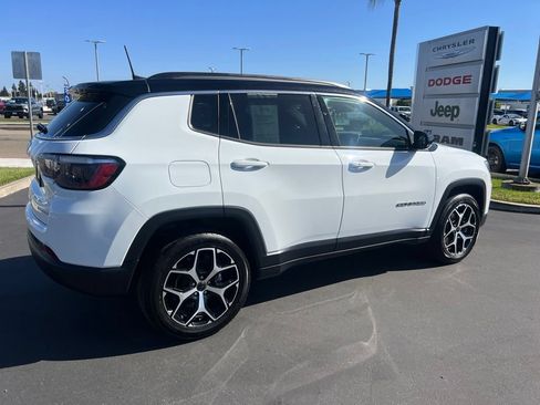 Used 2025 Jeep Compass Limited AWD/4WD image 15