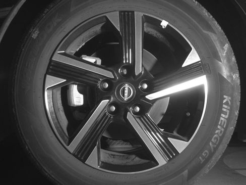 Used 2025 Nissan Sentra SV image 12