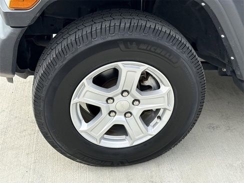 Used 2022 Jeep Wrangler Unlimited Sport image 30