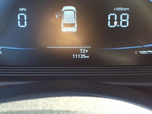 Used 2025 Hyundai Venue Limited image 23