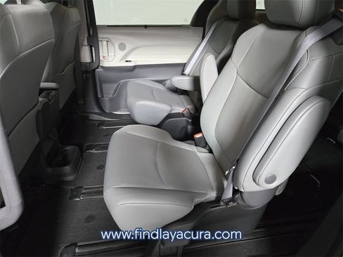 Used 2022 Toyota Sienna XLE image 12