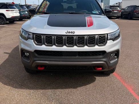Used 2025 Jeep Compass Trailhawk AWD/4WD image 17