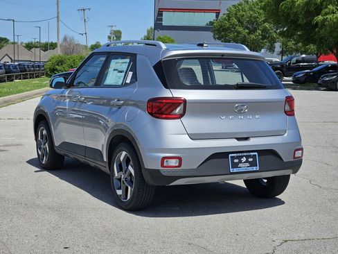 New 2026 Hyundai Venue SEL FWD image 5