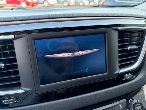 Used 2022 Chrysler Voyager LX FWD image 14