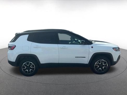 Used 2025 Jeep Compass Trailhawk AWD/4WD image 16