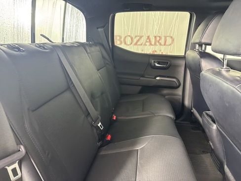 Used 2022 Toyota Tacoma TRD Off-Road image 18