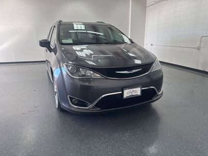 Used 2018 Chrysler Pacifica Touring-L w/ Tire & Wheel Group