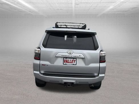 Used 2018 Toyota 4Runner SR5 AWD/4WD image 12