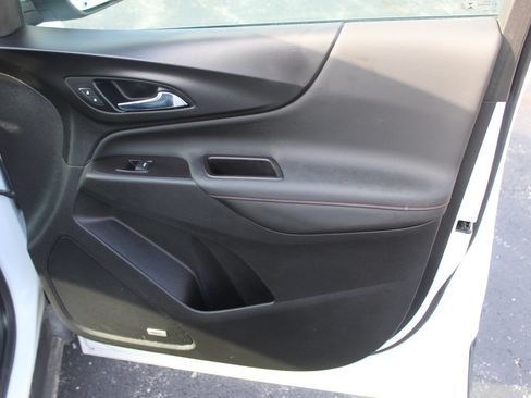 Used 2022 Chevrolet Equinox RS w/ RS Leather Package FWD image 12