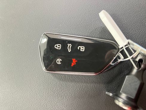 Used 2024 Volkswagen Atlas Cross Sport SEL AWD/4WD image 32