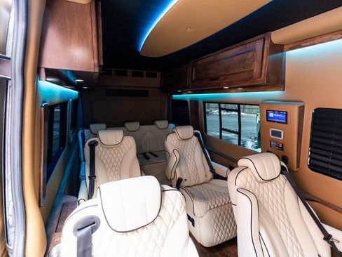 Used 2025 Mercedes-Benz Sprinter 2500 image 27