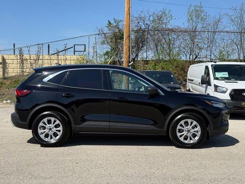 Certified 2023 Ford Escape Active AWD/4WD image 2